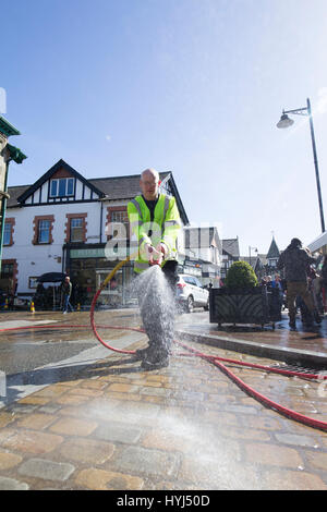 , Cumbria (Royaume-Uni). 4ème apr 2017. Windermere Cumbria - tournage de Pierre Lapin.manque de pluie équipe d'effets spéciaux nécessaires & crew - des Australiens ont d'utiliser un écran solaire. Credit : Gordon Shoosmith/Alamy Live News Banque D'Images