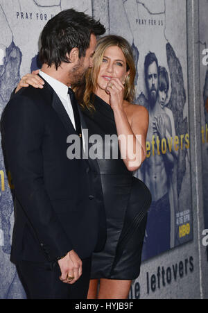 Los Angeles, USA. Le 04 Avr, 2017. Justin Theroux, Jennifer Aniston 015 arrivant à l'HBO les restes à l'Avalon de premiere Club à Los Angeles. Le 11 avril 2017. Credit : Tsuni/USA/Alamy Live News Banque D'Images