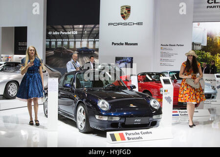 Essen, Allemagne. 5ème apr 2017. Appuyez sur aperçu de la 29e Techno-Classica motor show d'Essen, spectacle pour vintage, classique et voitures de prestige et de sport automobile. Le salon de l'automobile se déroule du 5 au 9 avril 2017. Credit : OnTheRoad/Alamy Live News Banque D'Images