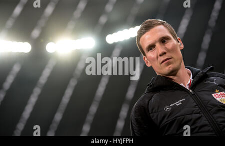 Munich, Allemagne. Le 05 Avr, 2017. L'entraîneur de Stuttgart, Hannes Wolf arrive pour le 2e match de football Bundesliga allemande entre TSV 1860 Munich et le VfB Stuttgart dans l'Allianz Arena de Munich, Allemagne, 05 avril 2017. (CONDITIONS D'EMBARGO - ATTENTION : En raison de la lignes directrices d'accréditation, le LDF n'autorise la publication et l'utilisation de jusqu'à 15 photos par correspondance sur internet et dans les médias en ligne pendant le match.) Photo : Sven Hoppe/dpa/Alamy Live News Banque D'Images