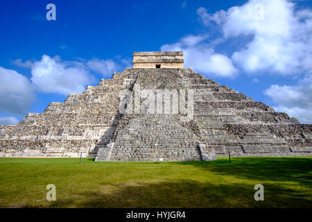 Pyramide maya à Chichen Itza site archéologique, l'un des sept nouvelles merveilles du monde, le Mexique Banque D'Images