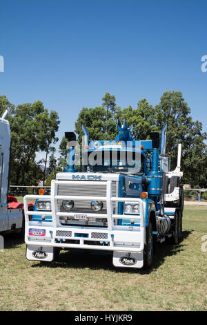 Mack Truck Vintage Banque D'Images