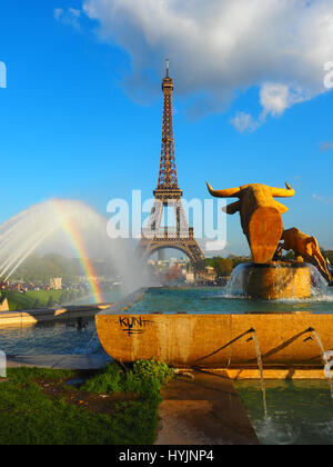 Belle scène en face de la Tour Eiffel, Paris, France Banque D'Images