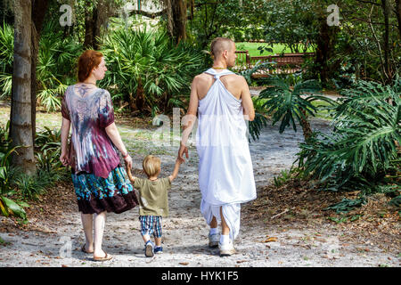 Winter Park Florida,Orlando,jardin botanique Mead,nature,sentier,végétation,femme femme,homme hommes,garçon garçons,enfant enfants enfants jeune Banque D'Images