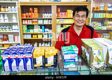 Orlando Florida,Chinatown,Health Food City,Health Market,Oriental,médecine alternative,pharmacie,vente asiatique homme hommes,sourire,employé,salon Banque D'Images