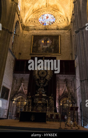 Le Jubilé d'argent ou d'Alta ( Autel de Plata) à l'intérieur de la cathédrale catholique de Saint Marie de la voir (Catedral de Santa María de la Sede) dans la région de Sevi Banque D'Images