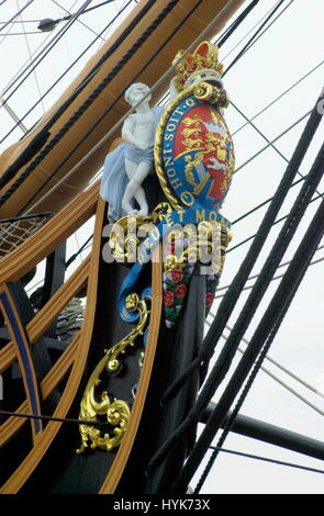 AJAXNETPHOTO. L'année 2005. PORTSMOUTH, Angleterre. - La figure de proue et figure de proue - TRAILBOARDS DE HMS Victory, une réplique de la même conception MONTÉS SUR LA POULAINE DU NAVIRE LORS DE LA BATAILLE DE TRAFALGAR EN 1805. PHOTO:JONATHAN EASTLAND/AJAX REF:D151003/1462 Banque D'Images