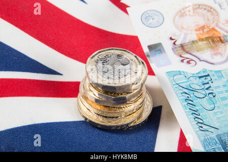 Nouveau 2016 £1 pièces livre placé sur une Union Jack flag Banque D'Images