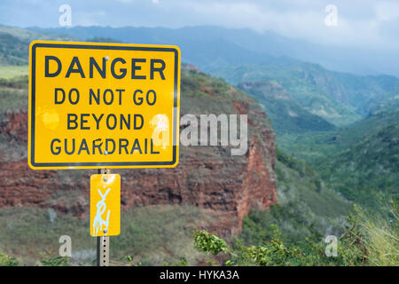 Danger Ne pas aller au-delà des garde-corps, Kauai, Hawaii, USA Banque D'Images