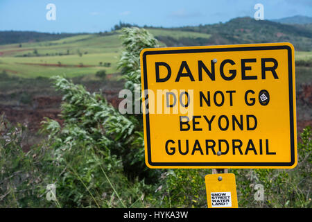 Danger Ne pas aller au-delà des garde-corps, Kauai, Hawaii, USA Banque D'Images