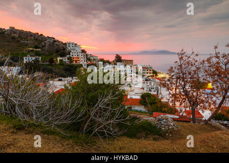 Le village Agios Kirikos Ikaria island en Grèce. Banque D'Images