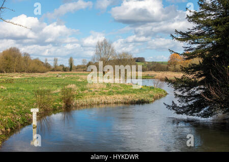 Vue de la rivière Test dans Hampshire Banque D'Images