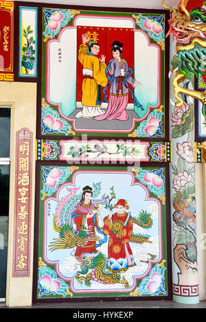 Mur joliment décoré à l'avant de la grande salle dans le Centre culturel chinois de Chachoengsao dans le centre de la Thaïlande. Banque D'Images