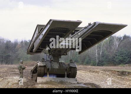 L'armée italienne, Leopard Biber bridge layer tank Banque D'Images