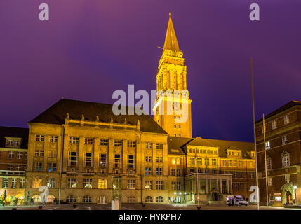 Vue de la nuit de l'hôtel de ville de Kiel, Allemagne Banque D'Images