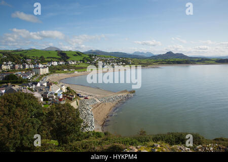 Pays de Galles Criccieth UK welsh coast town dans Gwynedd située au sud de Caernarfon en été sur la baie de Cardigan Banque D'Images