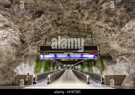 Travolators dans la station de métro Fridhemsplan, Stockholm, Suède Banque D'Images