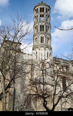 Tour fenestrelle, le campanile de l'ancienne cathédrale romane d'Uzès, dans le sud de la France Banque D'Images