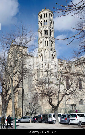 Tour fenestrelle, le campanile de l'ancienne cathédrale romane d'Uzès, dans le sud de la France Banque D'Images