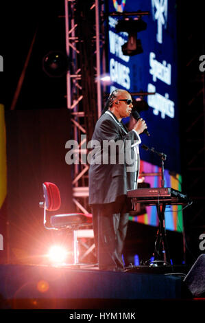 Stevland Morris alias Stevie Wonder joue lors les Jeux Olympiques Spéciaux Mondiaux Cérémonie d Ouverture au Coliseum le 25 juillet 2015 à Los Angeles, Californie. Banque D'Images