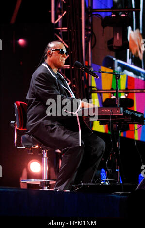 Stevland Morris alias Stevie Wonder joue lors les Jeux Olympiques Spéciaux Mondiaux Cérémonie d Ouverture au Coliseum le 25 juillet 2015 à Los Angeles, Californie. Banque D'Images