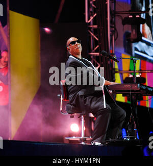 Stevland Morris alias Stevie Wonder joue lors les Jeux Olympiques Spéciaux Mondiaux Cérémonie d Ouverture au Coliseum le 25 juillet 2015 à Los Angeles, Californie. Banque D'Images