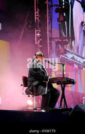 Stevland Morris alias Stevie Wonder joue lors les Jeux Olympiques Spéciaux Mondiaux Cérémonie d Ouverture au Coliseum le 25 juillet 2015 à Los Angeles, Californie. Banque D'Images