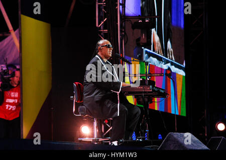 Stevland Morris alias Stevie Wonder joue lors les Jeux Olympiques Spéciaux Mondiaux Cérémonie d Ouverture au Coliseum le 25 juillet 2015 à Los Angeles, Californie. Banque D'Images