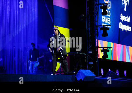 Stevland Morris alias Stevie Wonder joue lors les Jeux Olympiques Spéciaux Mondiaux Cérémonie d Ouverture au Coliseum le 25 juillet 2015 à Los Angeles, Californie. Banque D'Images