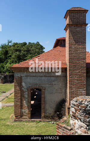 Ruines du Moulin à Sucre Nigua, ou Ingenio Boca de Nigua, construit dans les années 1600 dans la région de Nigua dans la République dominicaine. En 1796, il a été le site de la FIRS Banque D'Images