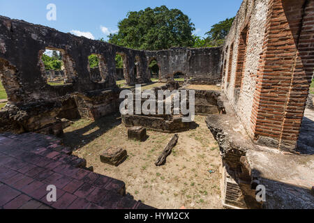 Ruines du Moulin à Sucre Nigua, ou Ingenio Boca de Nigua, construit dans les années 1600 dans la région de Nigua dans la République dominicaine. En 1796, il a été le site de la FIRS Banque D'Images