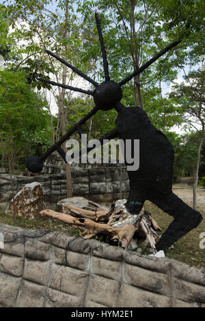 Statue d'une figure Taino comme vu dans les grottes de Pomier Anthroplogical Réserver près de San Cristobal en République Dominicaine. La figure i Banque D'Images