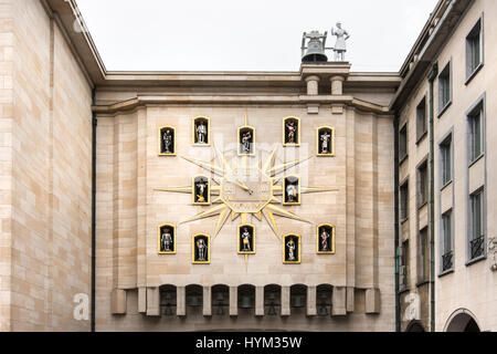 L'horloge murale au Mont des Arts à Bruxelles Banque D'Images