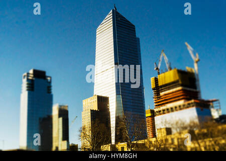 10 chantiers d'Hudson, au centre et à côté le développement, à New York, le mercredi 29 mars, 2017. (© Richard B. Levine) Photo illustration. Banque D'Images