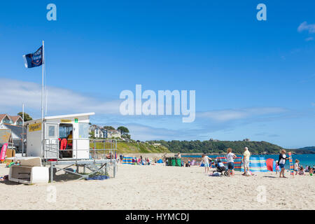 Falmouth cornwall Gyllyngvase Beach occupé rempli de vacanciers sur une longue plage Cornwall Falmouth, England angleterre go uk eu Europe Banque D'Images