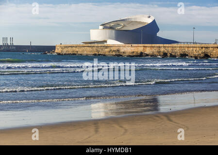 Port de Leixoes nouveau Cruise Terminal Building vu de la plage, dans la ville de Matosinhos, Porto, bordée d'une partie de la grande sous-région de Porto au Portugal Banque D'Images