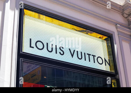 SYDNEY, AUSTRALIE - janvier 23, 2017 : voir chez Louis Vuitton shop à Sydney, Australie. Louis Vuitton est la maison de couture française fondée en 1854 et l'un o Banque D'Images