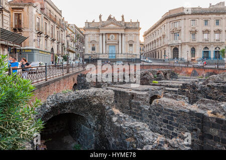 Catane, Italie - 13 septembre 2015 : Vestiges de l'amphithéâtre romain à l'Stesicoro à Catane, Italie Banque D'Images