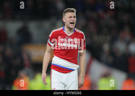 Le Middlesbrough Ben Gibson réagit au cours de la Premier League match à St Mary's Stadium, Southampton. Banque D'Images