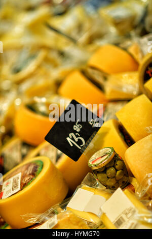 Le pecorino, fromage italien avec olive espagnole Banque D'Images