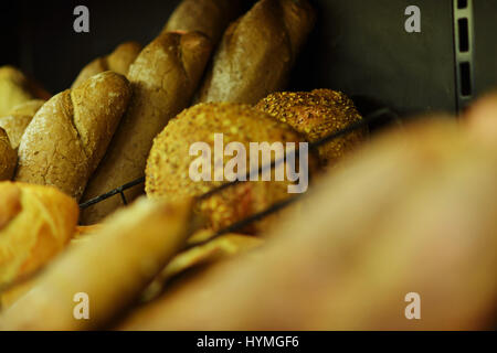 Une cuisine maison faite à partir de grains de blé entier et des pains Banque D'Images