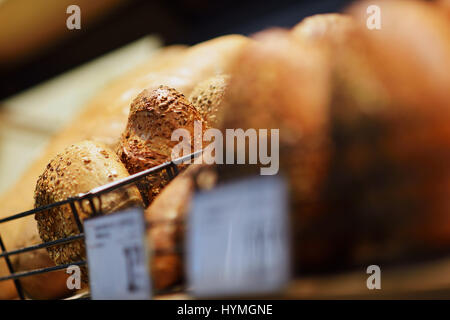 Une cuisine maison faite à partir de grains de blé entier et des pains Banque D'Images