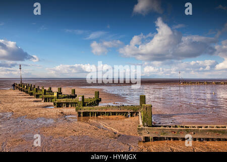 Plage de Hunstanton, Norfolk, par un beau jour d'hiver. Banque D'Images