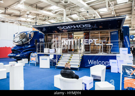 Next-gen ceber Sophos security société stand intérieur sur l'exposition Cebit 2017 à Hanovre, Allemagne Banque D'Images