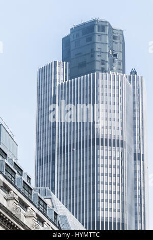 Tower 42 (auparavant la NatWest Tower) à Old Broad Street, City of London, l'un des deux quartiers financiers de la capitale anglaise. Banque D'Images