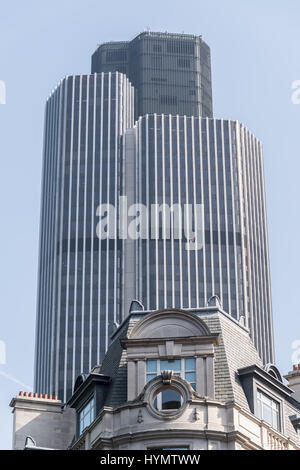 Tower 42 (auparavant la NatWest Tower) à Old Broad Street, City of London, l'un des deux quartiers financiers de la capitale anglaise. Banque D'Images