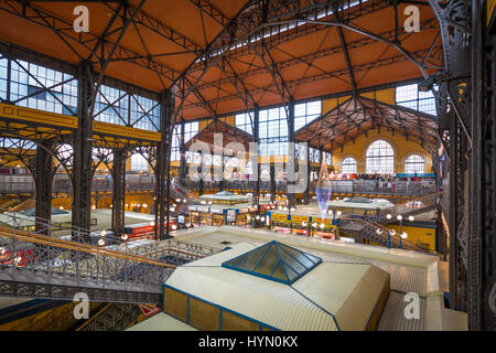 Marché Central de Budapest dans un matin de Noël Banque D'Images