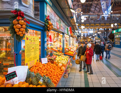 Marché Central de Budapest dans un matin de Noël Banque D'Images