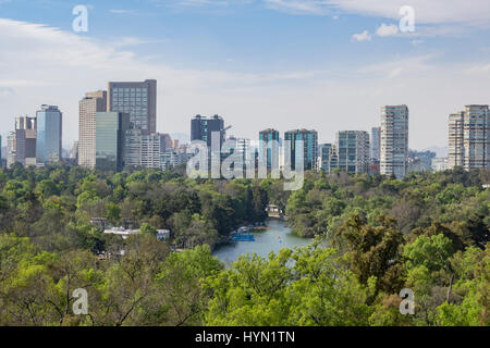 Cityscape vue depuis le château de Chapultepec de Mexico Banque D'Images