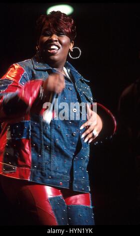 Missy Elliot effectuant à Z100's Jingle Ball concert au Madison Square Garden, NYC Décembre 13, 2001. ©RTCanova MediaPunch / Banque D'Images